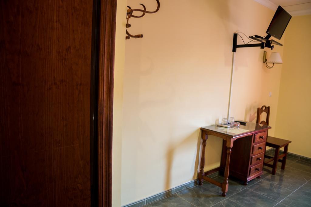 Hostal Restaurante La Curva Adra Extérieur photo